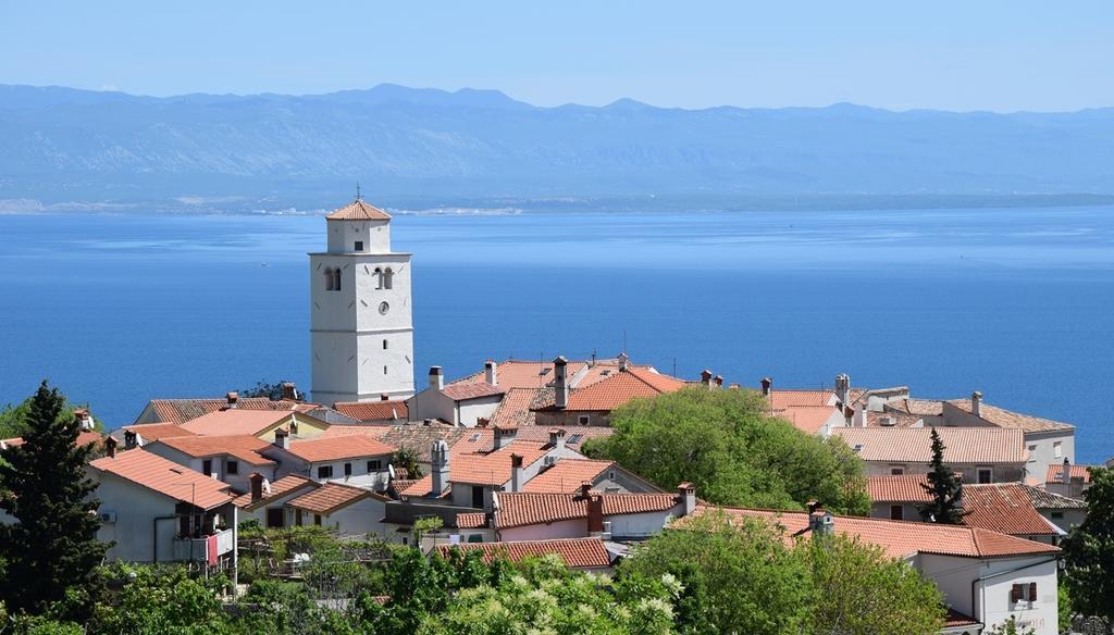 Apartment Marija With Terrace Brseč Oda fotoğraf