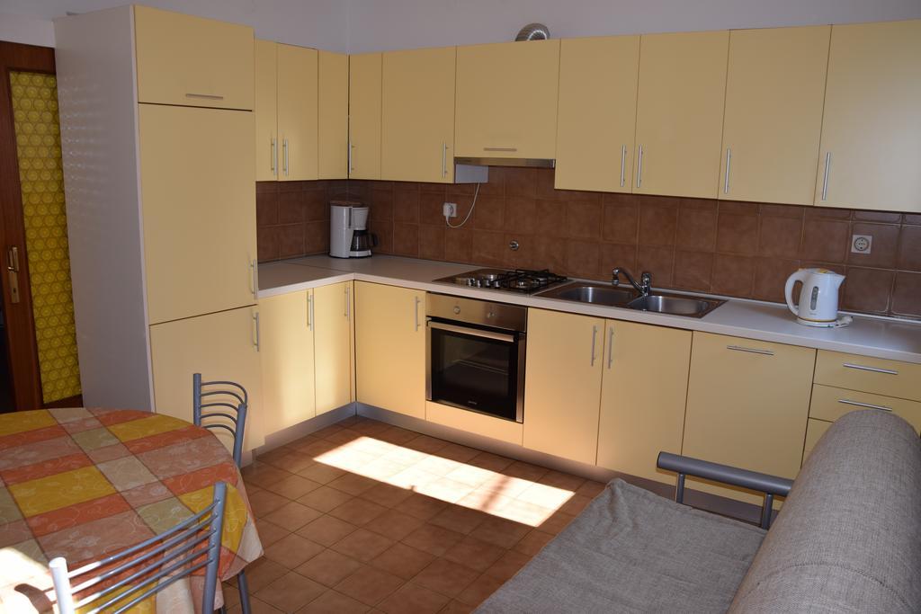 Apartment Marija With Terrace Brseč Oda fotoğraf