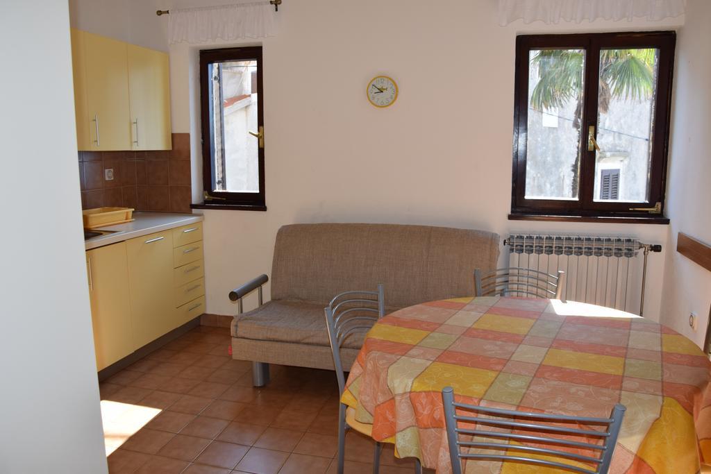 Apartment Marija With Terrace Brseč Oda fotoğraf